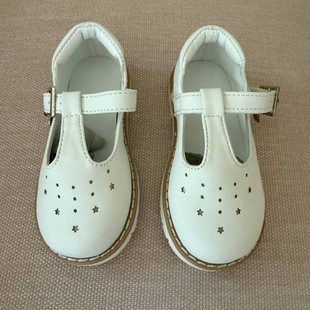 NWT🧡Wulubaba - White Cutout Mary Jane Shoes - Toddler 6